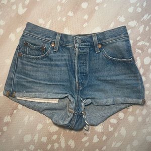 Women’s Levi 501 Shorts. Size 25. Like new.